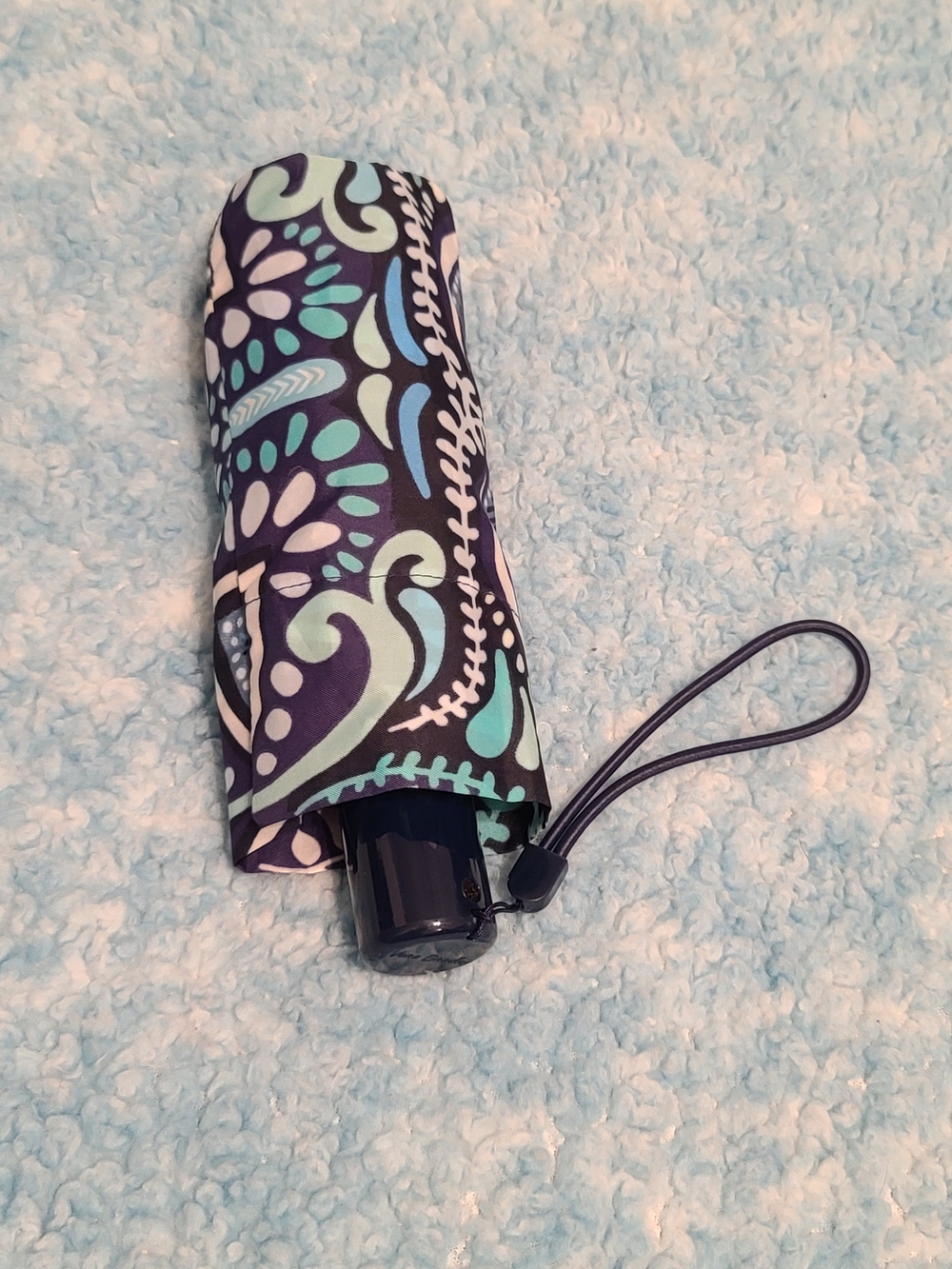 NWOT Vera Bradley Automatic Mini Umbrella, Blue Island Medallion Print